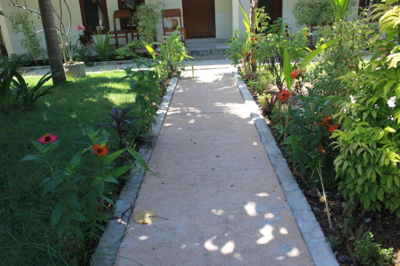 Herry Homestay Kuta  エクステリア 写真