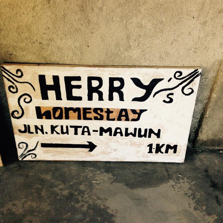 Herry Homestay Kuta  エクステリア 写真