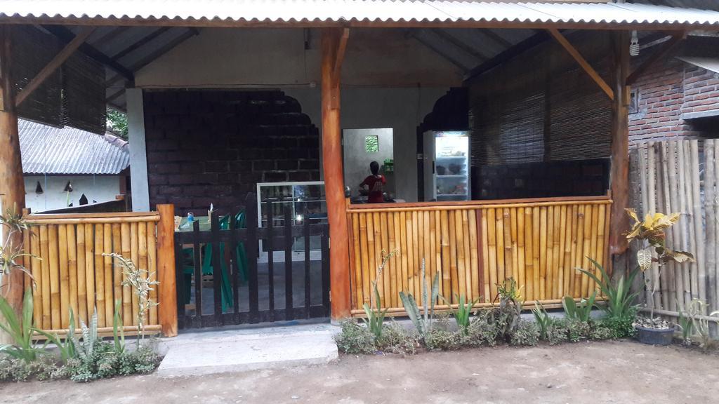 Herry Homestay Kuta  エクステリア 写真